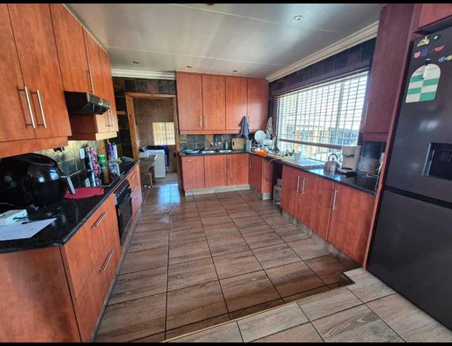 3 BEDROOM HOUSE FOR SALE IN ALBERTON NORTH
